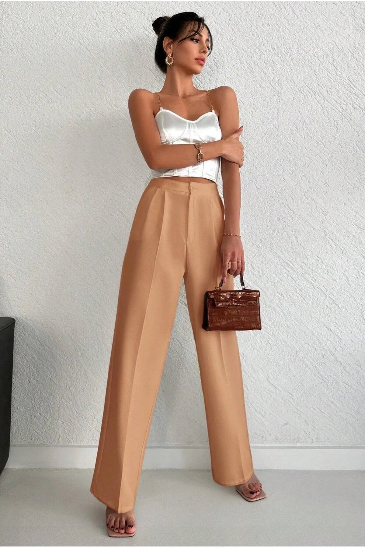 Maris beige byxor med klassisk design