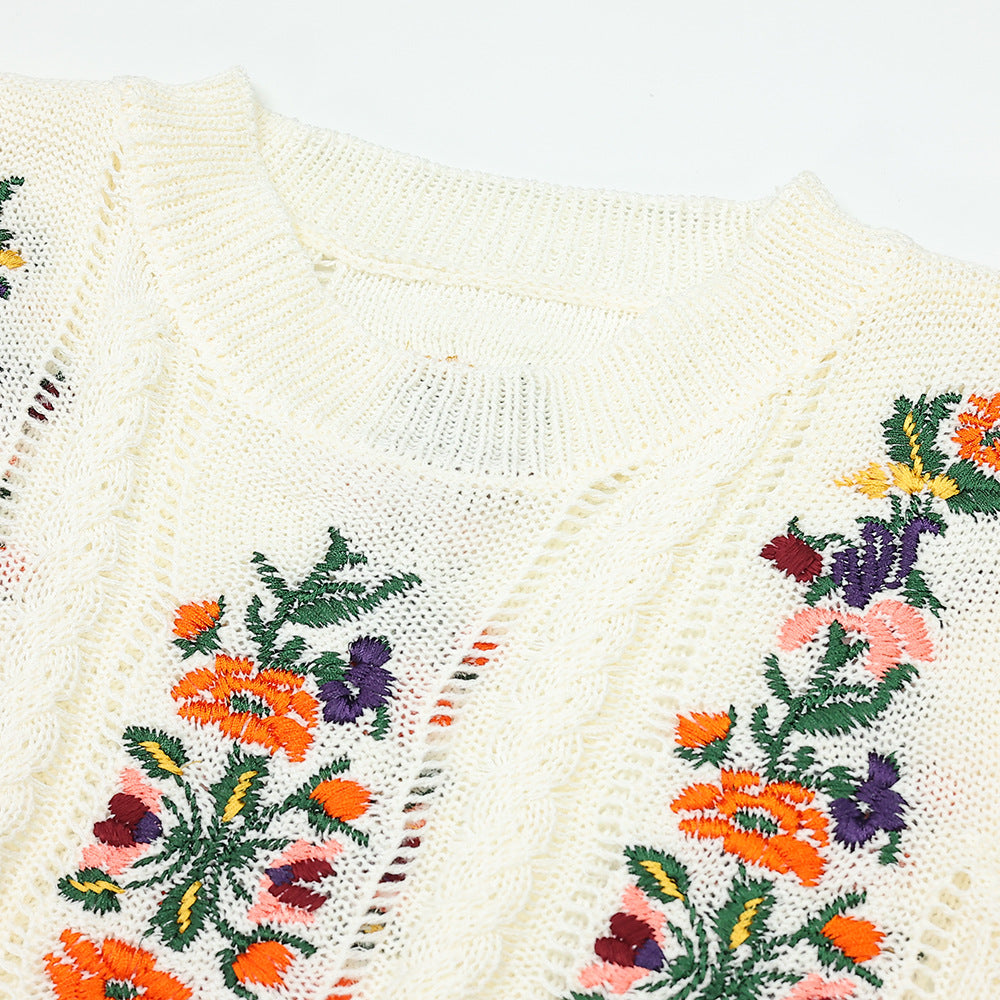 Stickad topp med broderade blommor