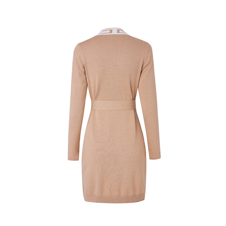 Badrock med bälte i midjan stickad drees coat