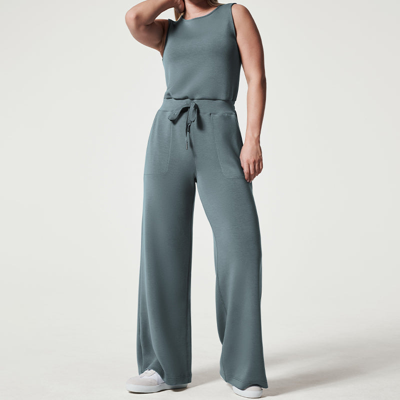 Avslappnad crop top med vida byxor