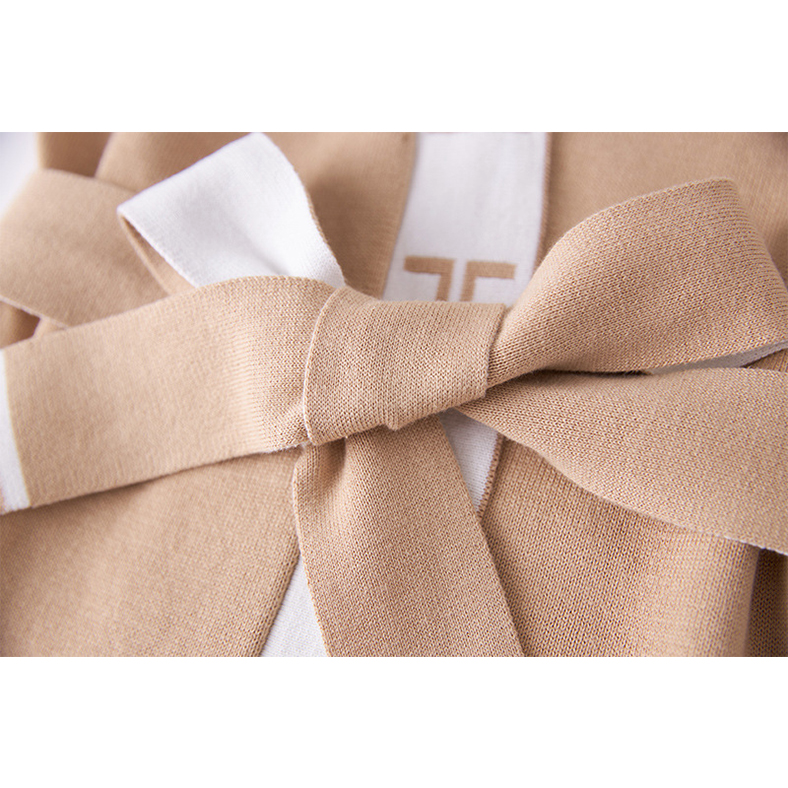 Badrock med bälte i midjan stickad drees coat