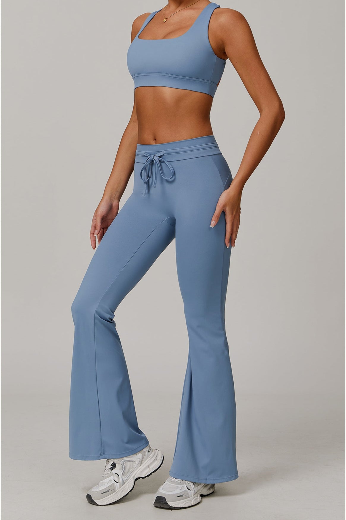 Cassia Sport-set med byxor + blus + behå