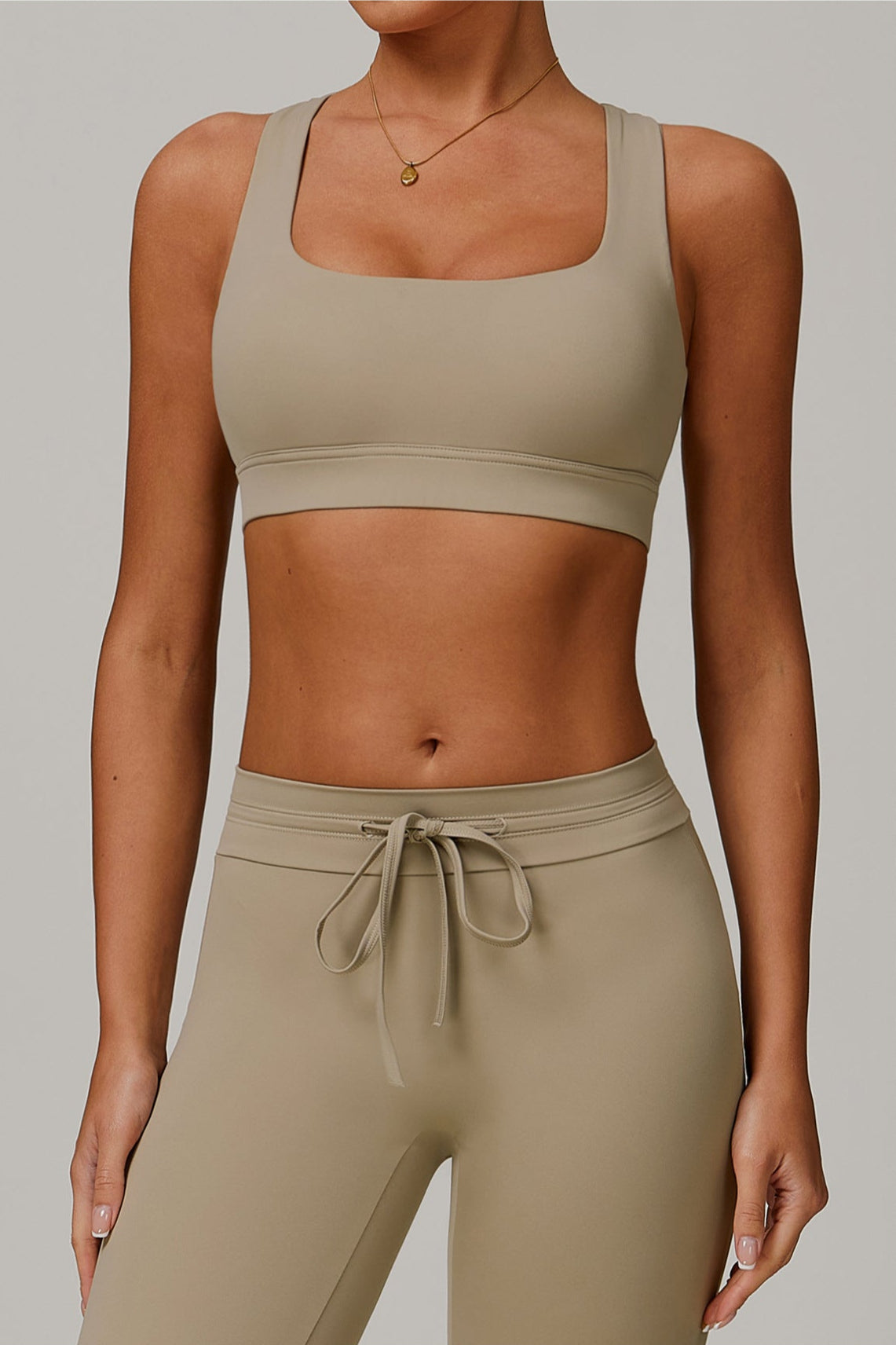 Cassia Sport-set med byxor + blus + behå
