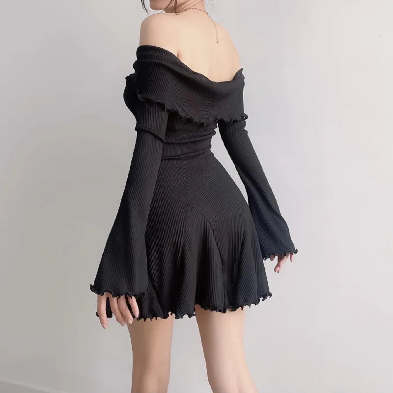 Off shoulder stickad svart klänning
