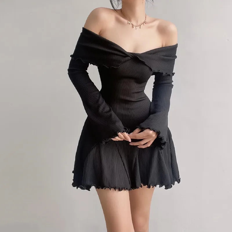 Off shoulder stickad svart klänning