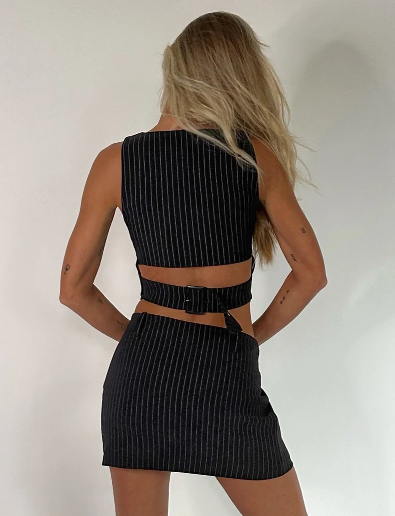 Elegant randig cropväst med minikjol