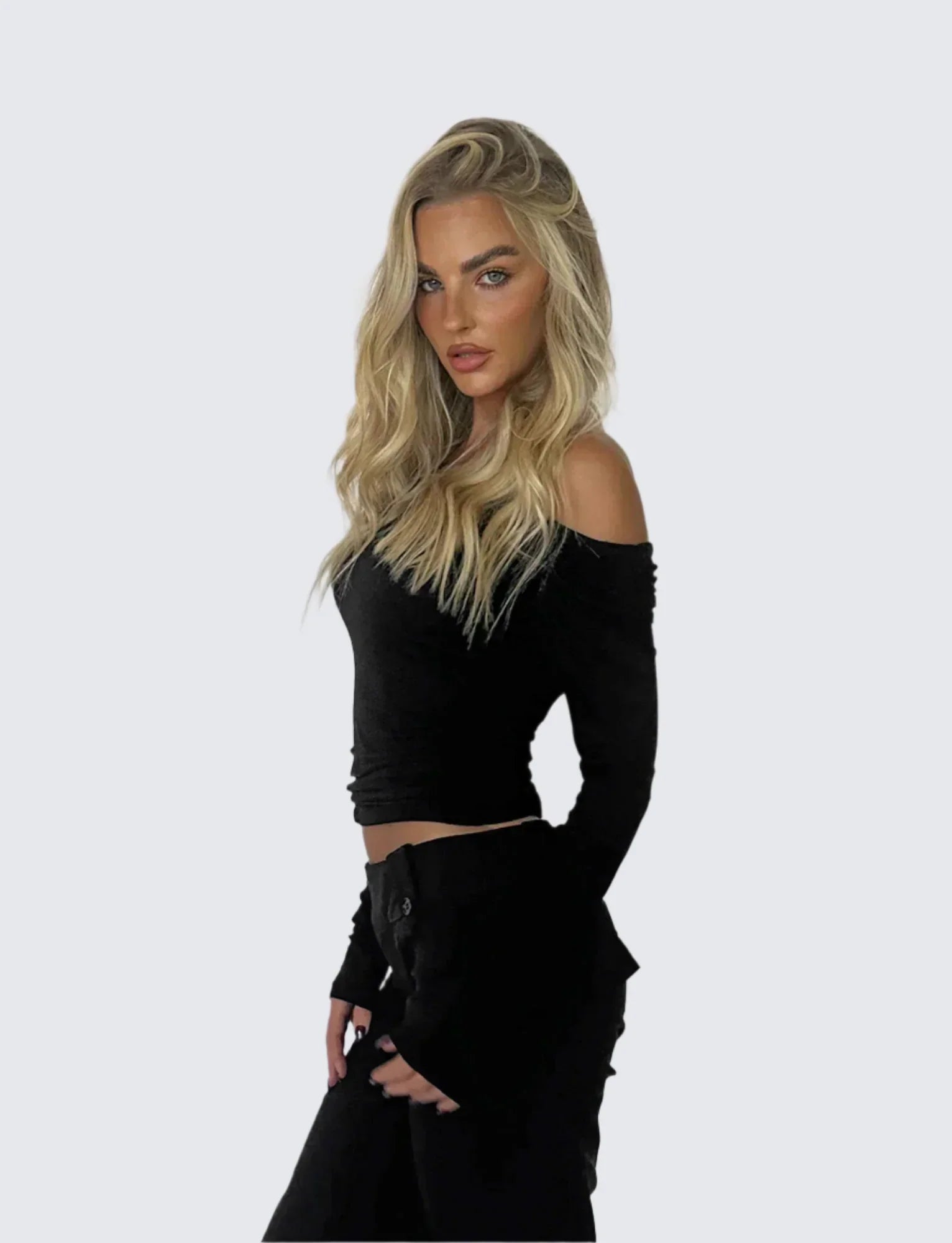 Snygg topp med off-shoulder-mönster och utskärning baktill