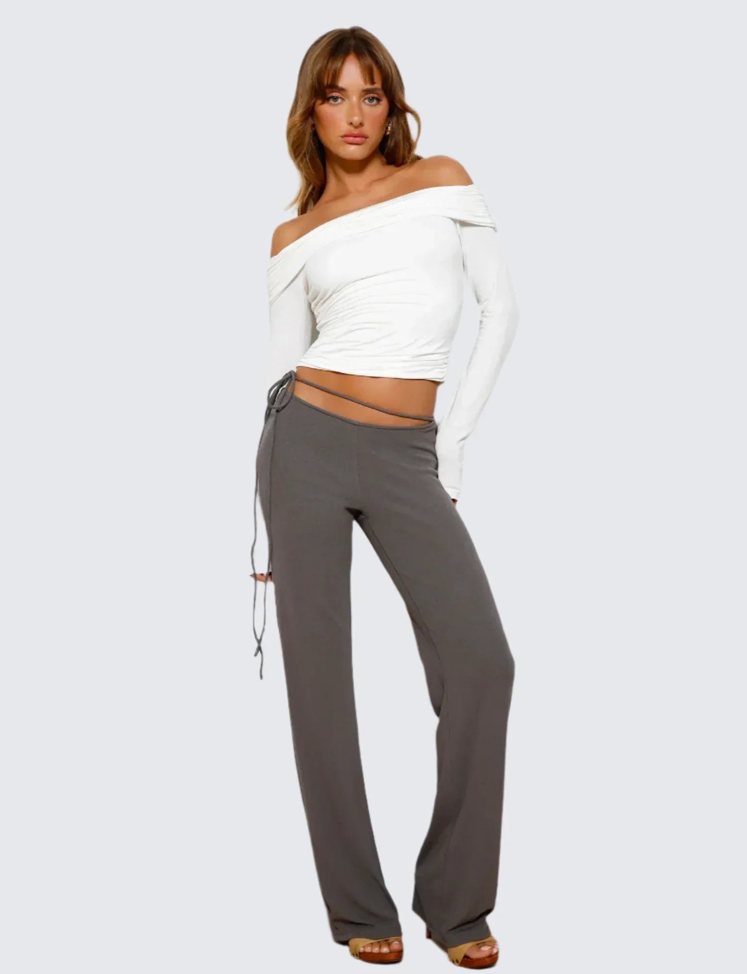 Snygg topp med off-shoulder-mönster och utskärning baktill
