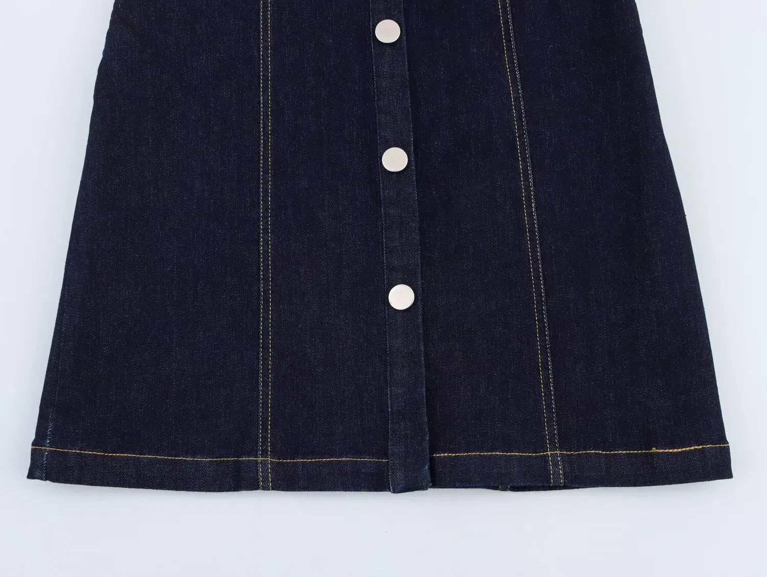 Ärmlös miniklänning i smal denim