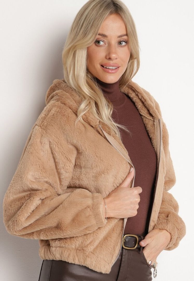 Fluffig jacka med huva och dragkedja