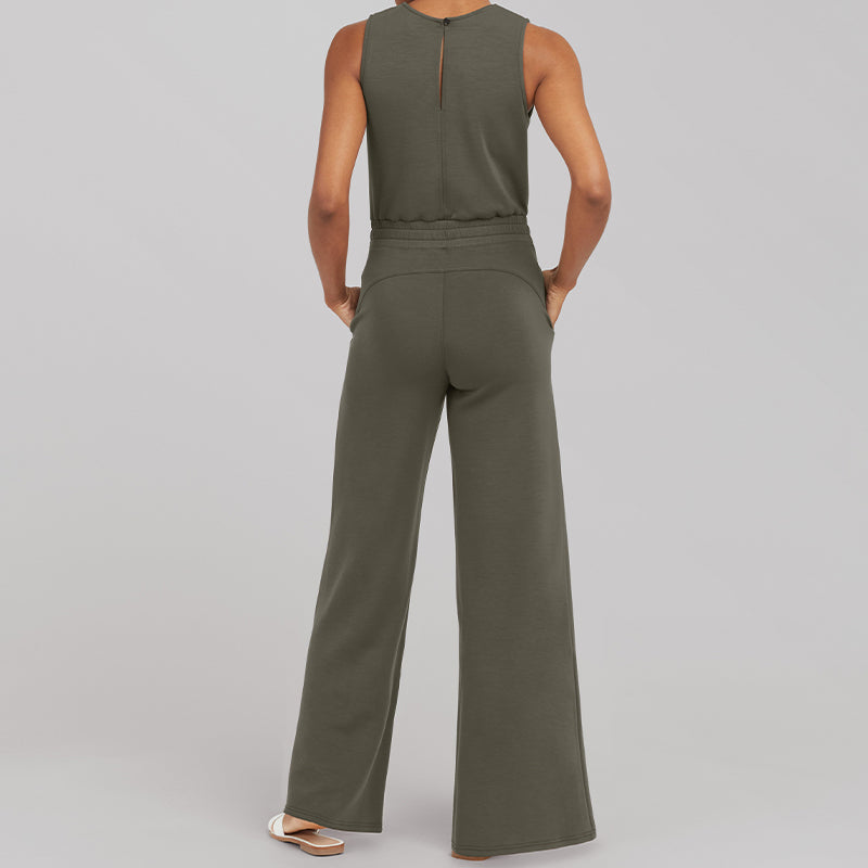 Avslappnad crop top med vida byxor