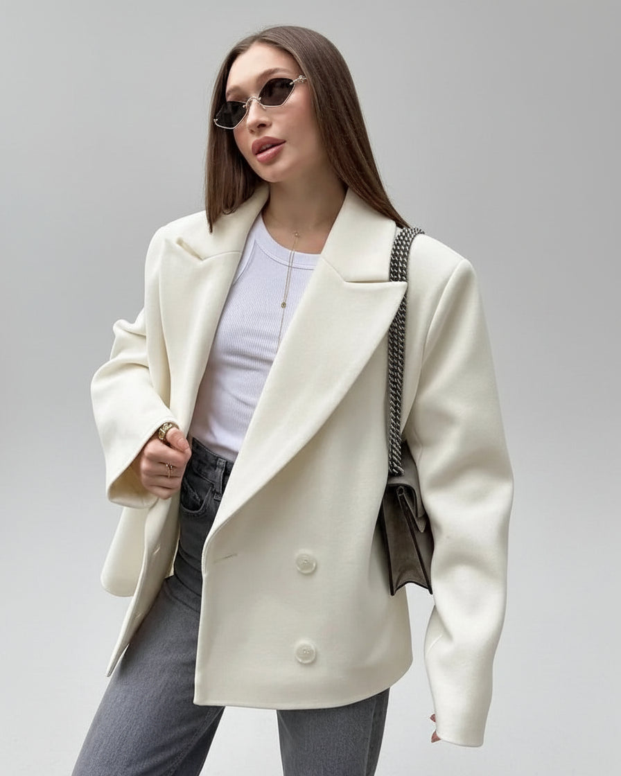 Chloe elegant vit jacka med knappar