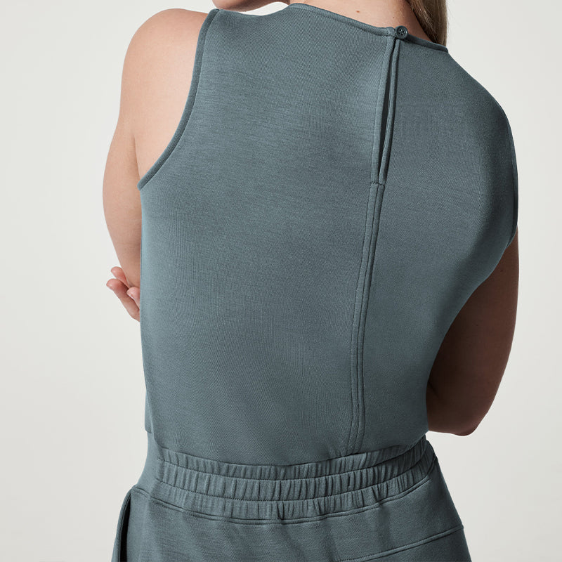Avslappnad crop top med vida byxor