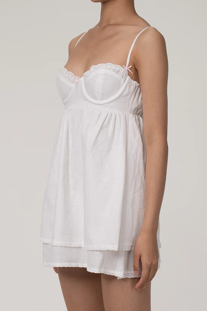 Söt vit bustier miniklänning