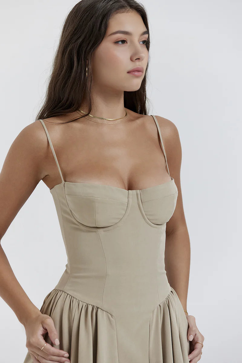 Anne Bustier midiklänning med volanger