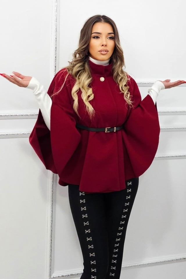 Amalia ponchokappa med knapp och skärp i midjan