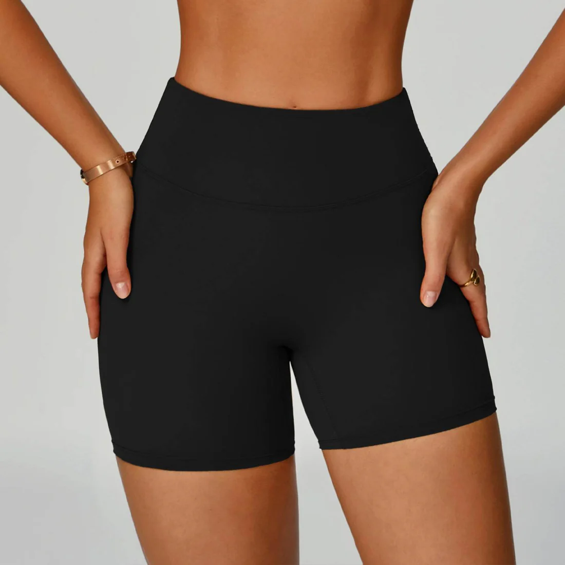 Högmidjade sportshorts utan T-linje