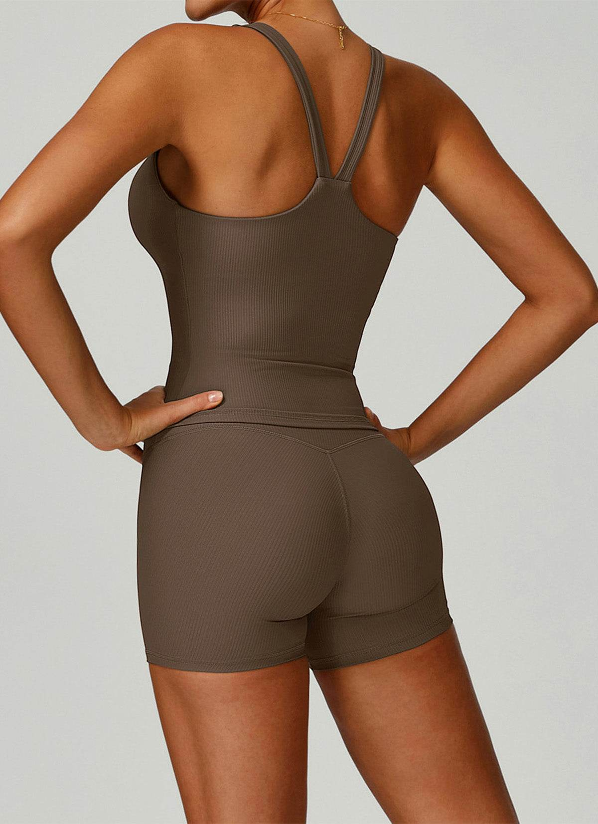 Sport-tank top med V-rygg och shorts-set