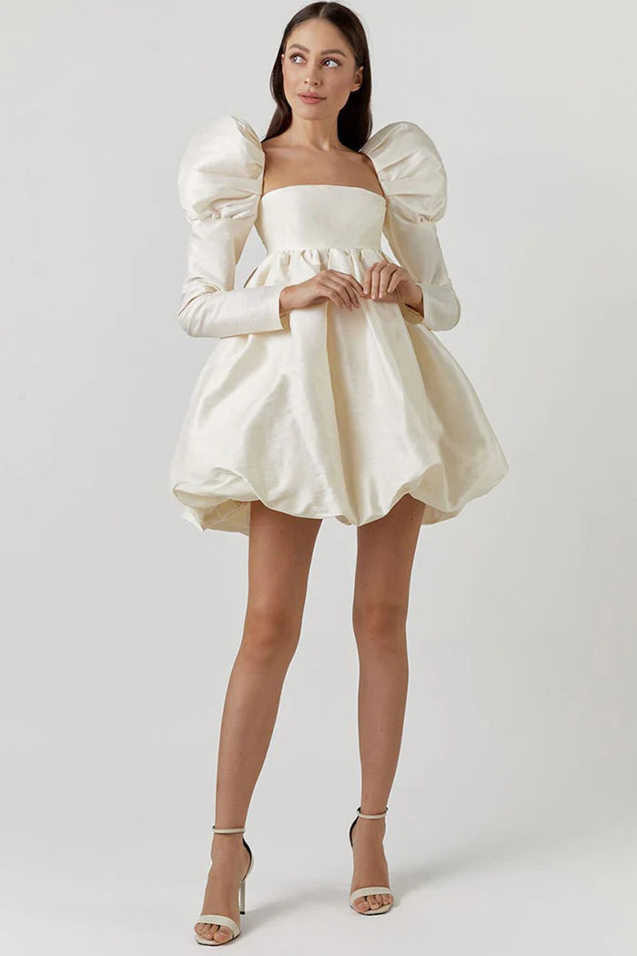 Beige satin miniklänning med puffärmar