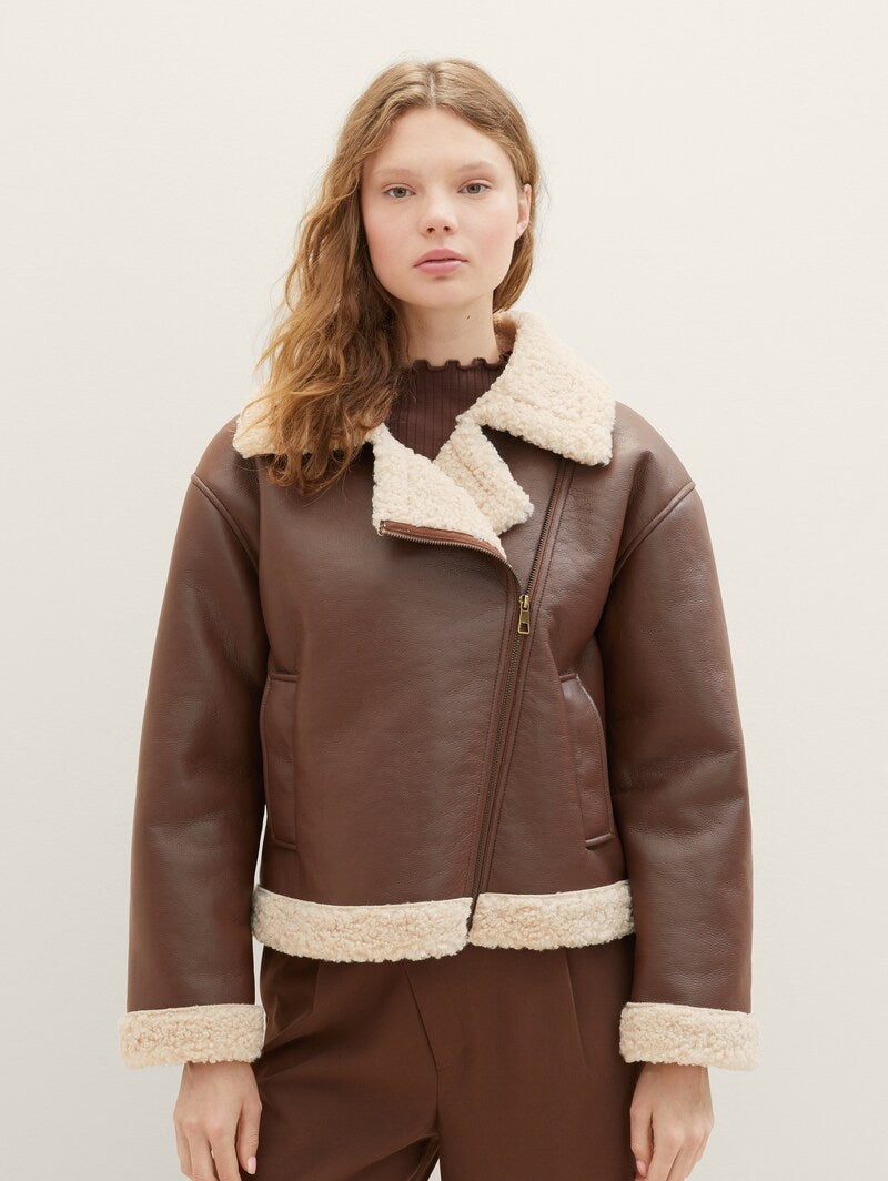 Långärmad fårskinnsjacka med dragkedja