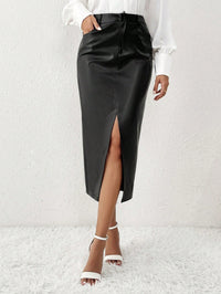 Jolie midi skirt in eco leather with slit on the side