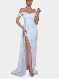 Seraphina axelbandslös maxiklänning med elegant slits