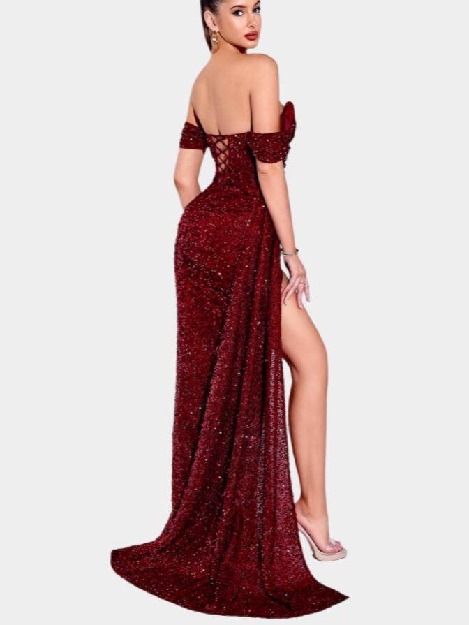Seraphina axelbandslös maxiklänning med elegant slits