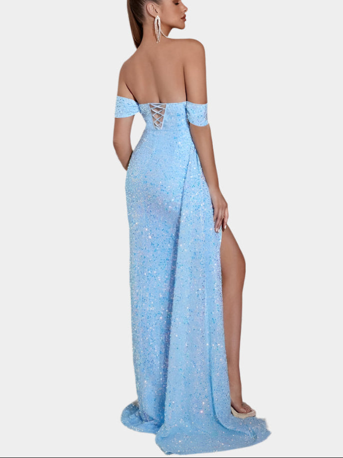 Seraphina axelbandslös maxiklänning med elegant slits