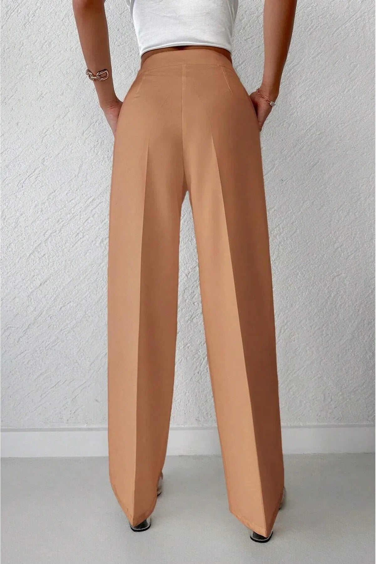Maris beige byxor med klassisk design