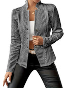 Enkelknäppt jacka med linjedesign