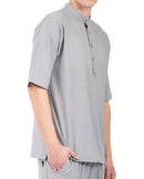 Grå skjorta med halva knappar och korta ärmar