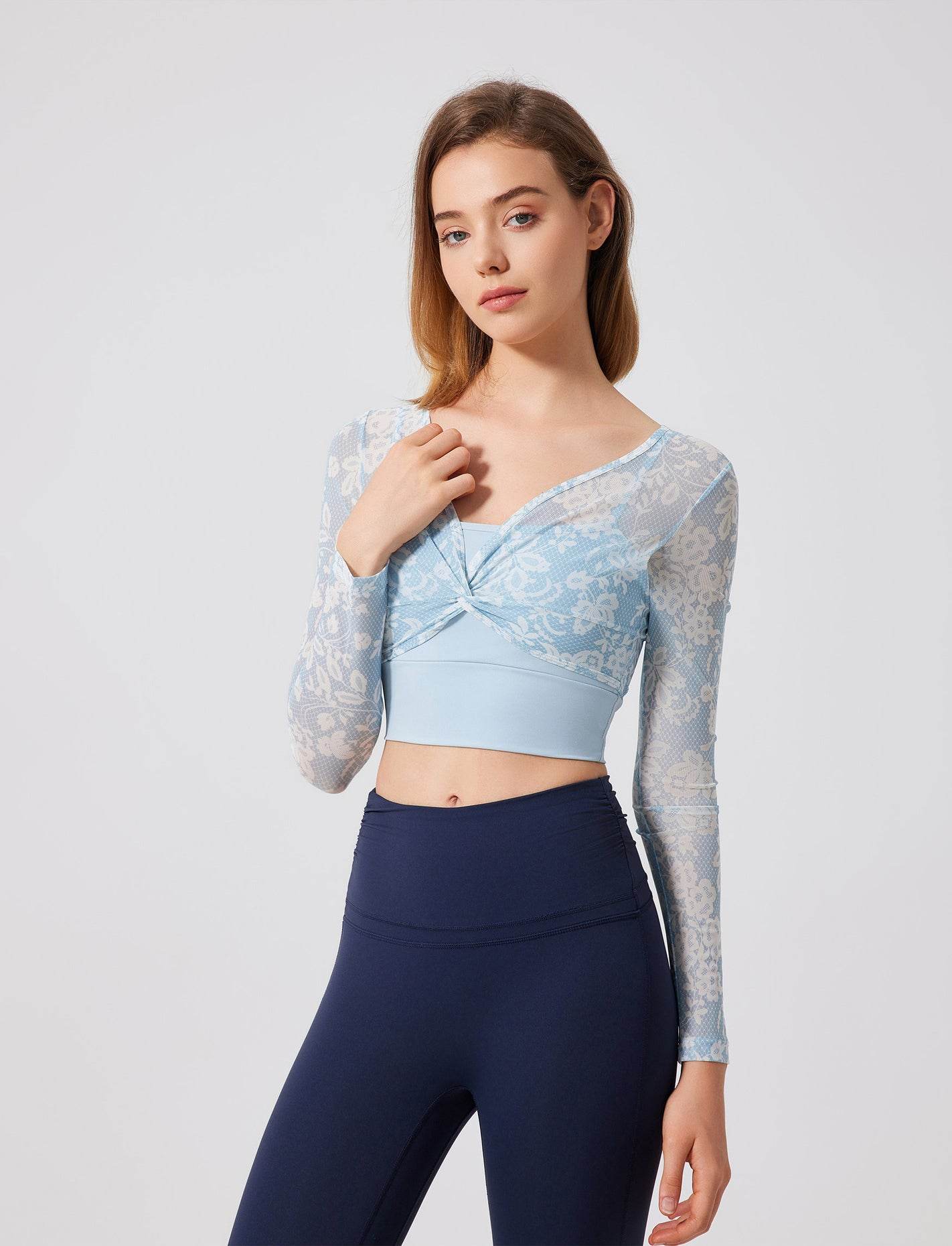 Blommönstrad långärmad mesh-T-shirt