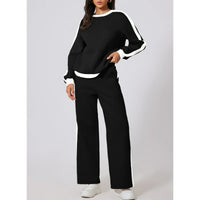 Träningsoverall med utsvängda byxor och huvtröja