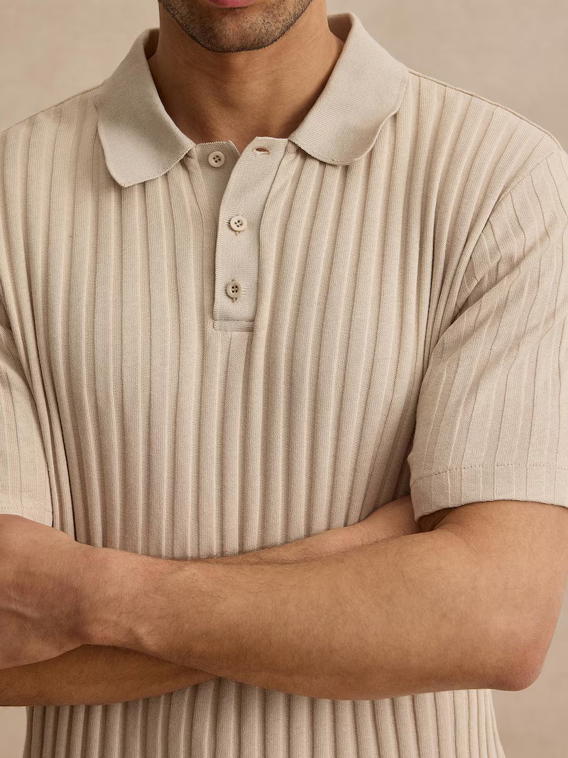 Beige kortärmat linne med v-ringning