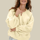 V-ringad tröja med handbroderad design