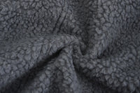 Tjock pälskapa med långa ärmar och hög krage