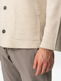 Beige, tunn jacka med knappar