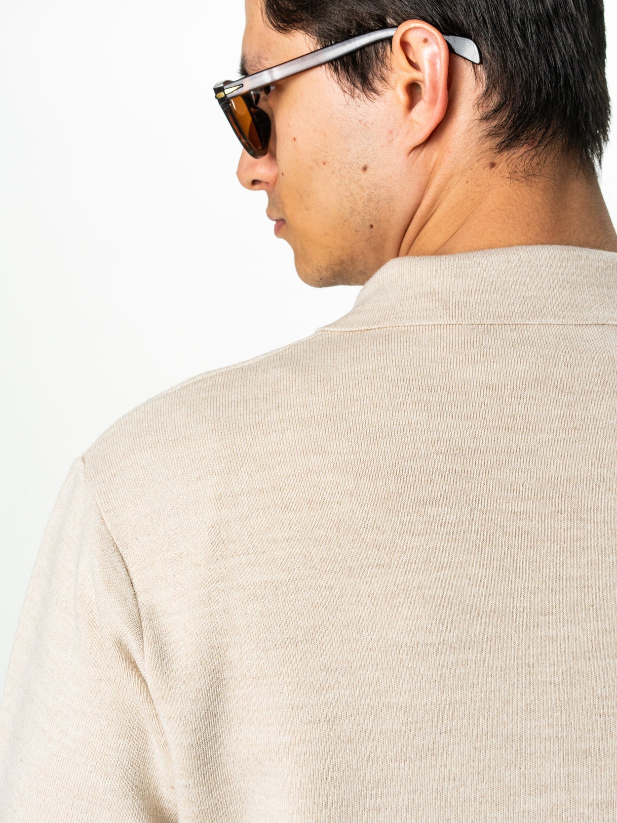 Beige, tunn jacka med knappar