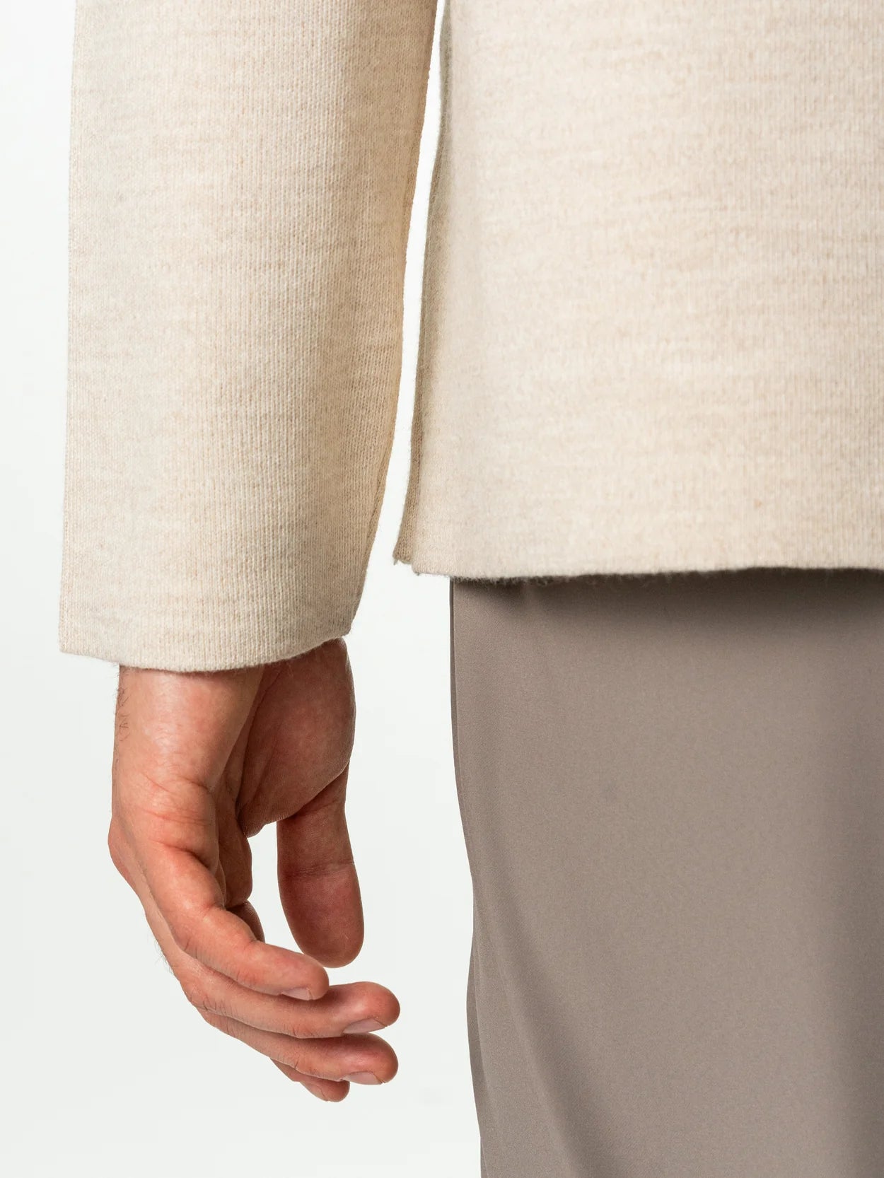 Beige, tunn jacka med knappar