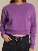 Vanlig tröja med rund krage och nedsänkta axlar