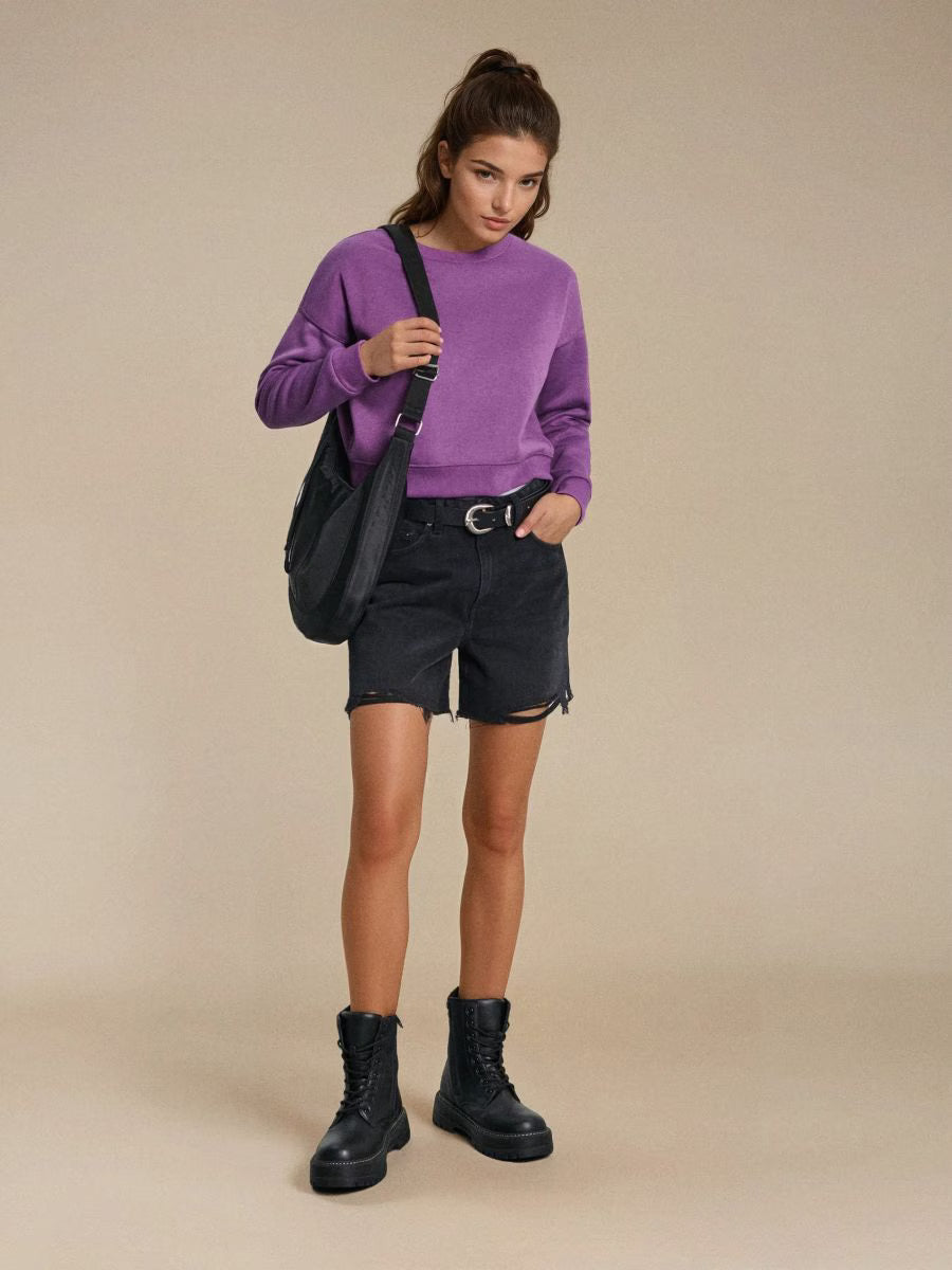 Vanlig tröja med rund krage och nedsänkta axlar