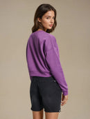 Vanlig tröja med rund krage och nedsänkta axlar