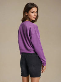 Vanlig tröja med rund krage och nedsänkta axlar