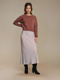 Vanlig tröja med rund krage och nedsänkta axlar