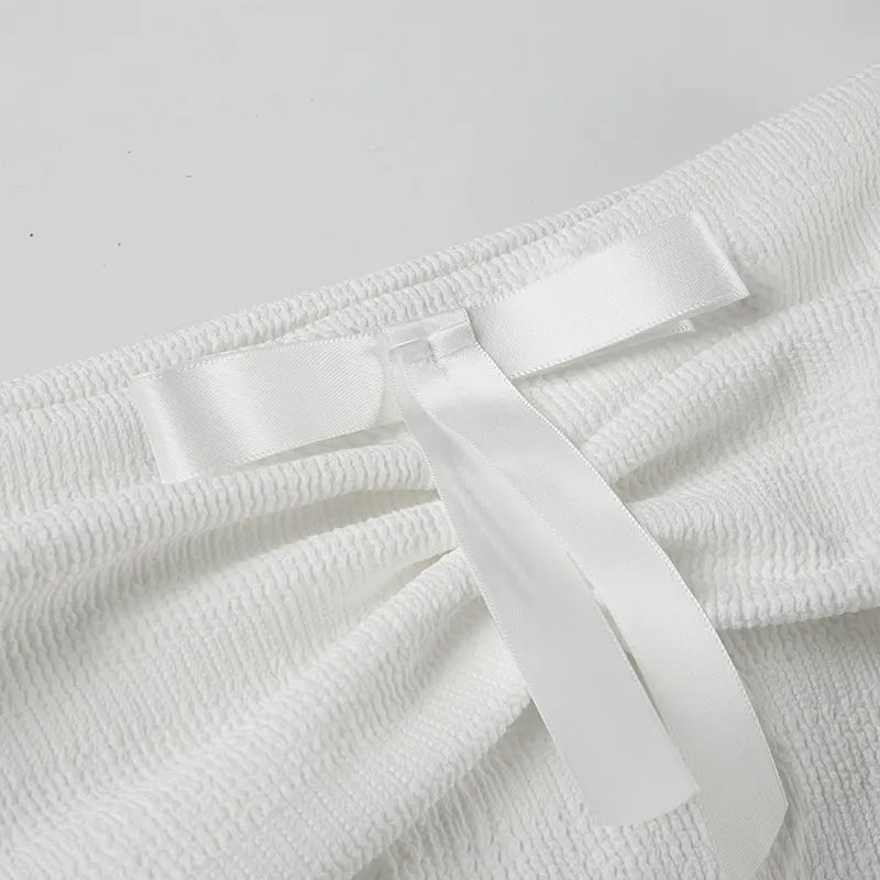 Elegant topp med rosett och bara axlar