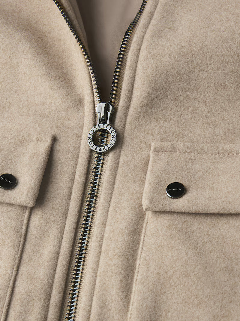 Alonna beige jacka med dragkedja och långa ärmar