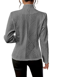 Enkelknäppt jacka med linjedesign