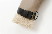 Andyas krämfärgad jacka med dubbel fåll, dragkedja fram och långa ärmar