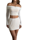 Vitt Iris-set bestående av en långärmad t-shirt och en kort kjol