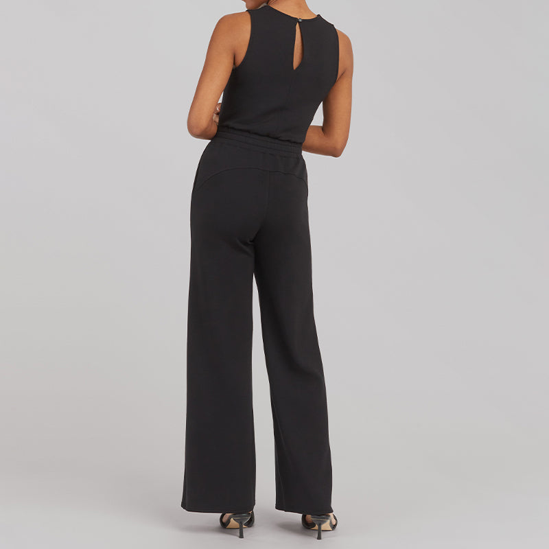 Avslappnad crop top med vida byxor